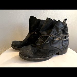 90s Grunge Black Distressed Moto Leather Flat Boot